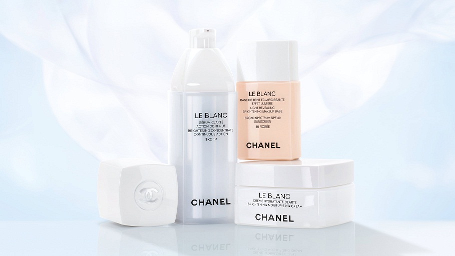 REVIEW: CHANEL Le Blanc Light Revealing Brightening Makeup Base